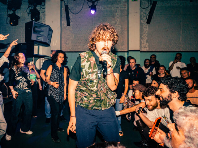 Fat Dog στο Ρομάντσο: Έτσι όπως θα έπρεπε να είναι όλα τα live