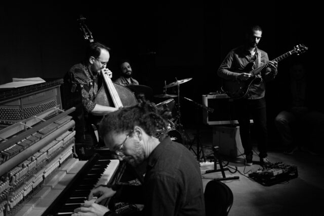 Ο Κώστας Πατσιώτης φέρνει τον «Οκτώβριο» μέσα στην Άνοιξη