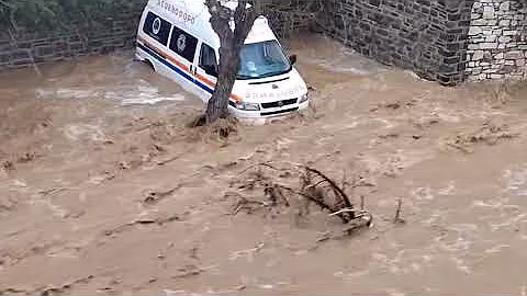 «Σάρωσε» τις Κυκλάδες η κακοκαιρία – Ήχησε το 112 και στη Μύκονο