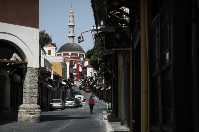 Ρόδος: Σε αναστολή καθηκόντων τέθηκαν πέντε υπάλληλοι της Πολεοδομίας