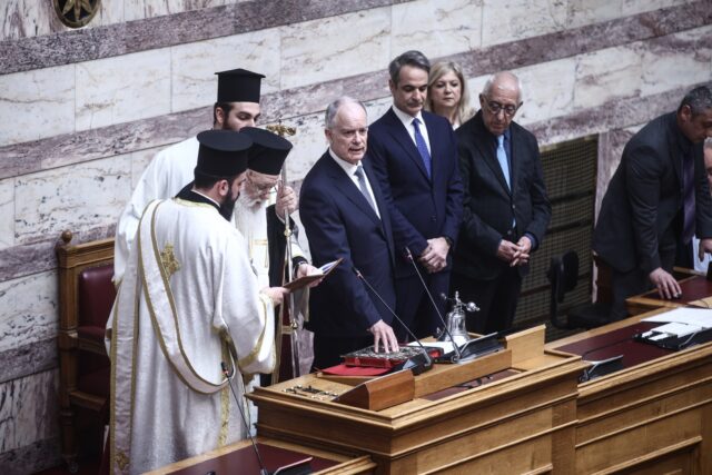 Βουλή: Ορκίστηκε νέος Πρόεδρος της Δημοκρατίας ο Κ. Τασούλας