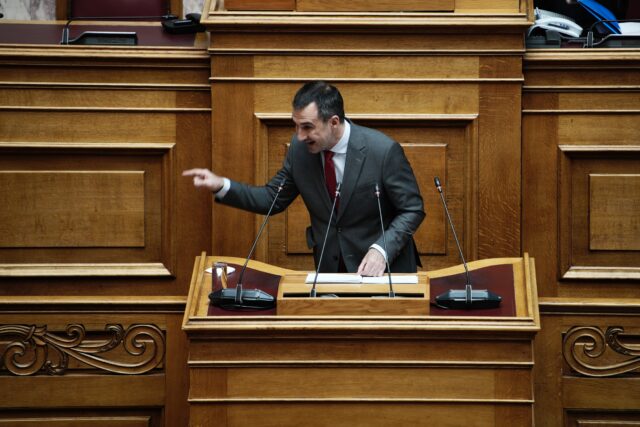 Αλ. Χαρίτσης: «Να ζητήσει συγγνώμη και να παραιτηθεί ο Κυριάκος Μητσοτάκης»