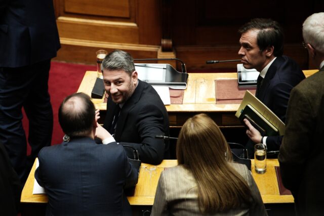 Βουλή: Κατατέθηκε η πρόταση δυσπιστίας κατά της κυβέρνησης