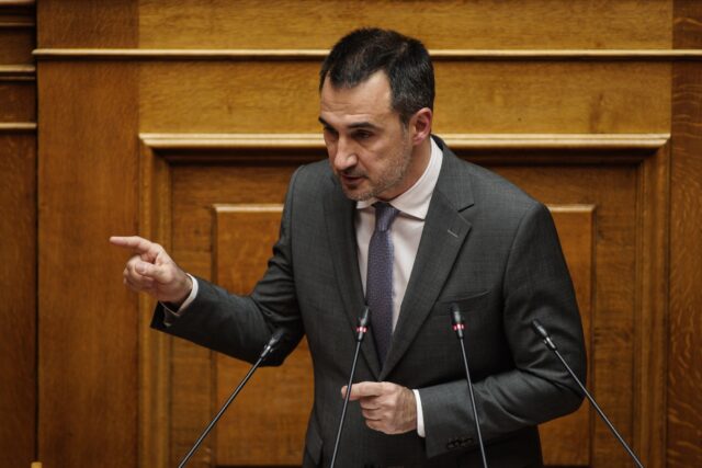 Αλ. Χαρίτσης: «Ο Κυρ. Μητσοτάκης πίσω από την απόφαση για τις πληρωμές των παράτυπων ΑΦΜ»