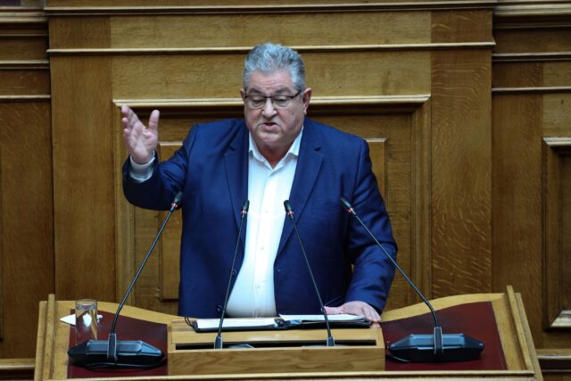 Δ. Κουτσούμπας: Το «αντεργατικό τερατούργημα» μετατρέπει τους ανθρώπους σε ζόμπι που ζουν για να δουλεύουν