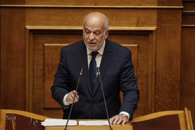 Ο Γ. Φλωρίδης έθεσε σε διαθεσιμότητα και πέμπτο ιατροδικαστή