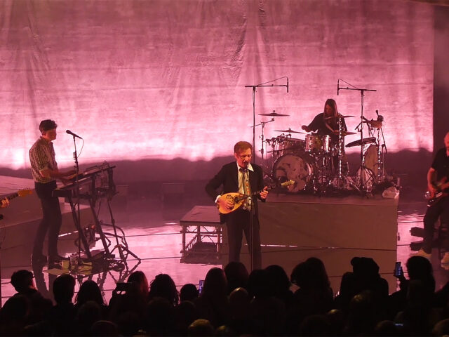 Όταν ο Alex Kapranos των Franz Ferdinand έπαιξε μπουζούκι στο Λονδίνο