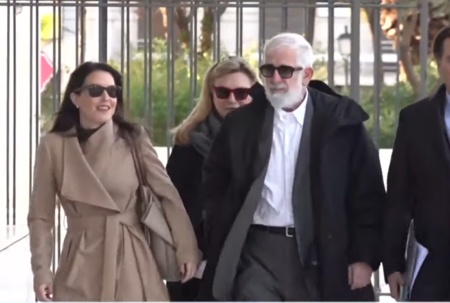 Δίκη Π. Φιλιππίδη: Ένταση ανάμεσα στον κατηγορούμενο και τον βουλευτή Σπ. Μπιμπίλα