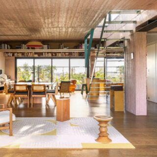 Olivier: Ένα μπρουταλιστικό διαμέρισμα στην Αθήνα απέκτησε χώρους γεμάτους άνεση