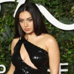 Η Charli xcx πρωταγωνίστρια και παραγωγός στην νέα ταινία του Τακάσι Μίικε