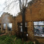 Άνω Πατήσια: Σε ύφεση η φωτιά σε εγκαταλελειμμένο εργοστάσιο