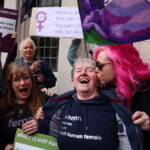 Βρετανία: Το Ανώτατο Δικαστήριο αποκλείει τις τρανς από τον νομικό όρο της γυναίκας