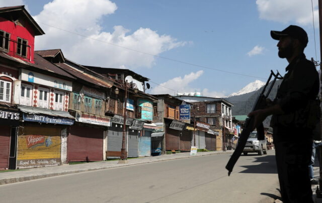 Κλιμακώνεται η ένταση Ινδίας-Πακιστάν μετά την αιματηρή επίθεση σε τουρίστες στο ινδικό Κασμίρ