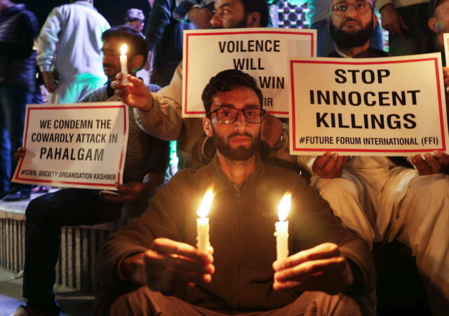 Η Ινδία κλείνει το κύριο συνοριακό πέρασμα με το Πακιστάν μετά την επίθεση στο Κασμίρ