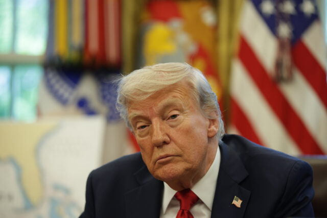 ΗΠΑ: Ο Τραμπ ρίχνει τους δασμούς στην Κίνα στο 80%