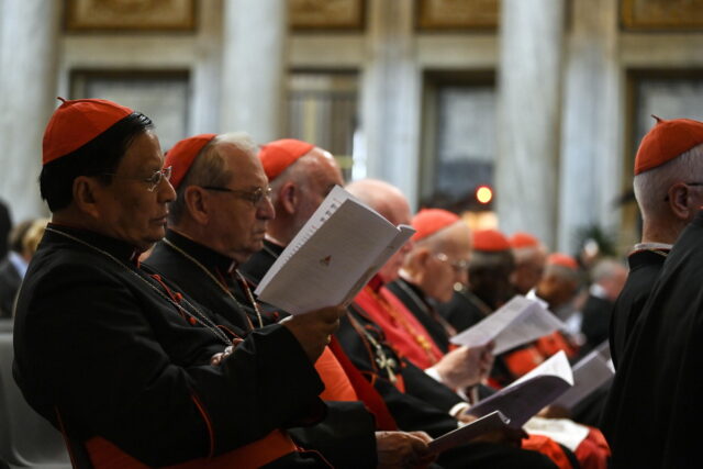 Βατικανό: Ξεκινά η συνεδρίαση των καρδιναλίων για το κονκλάβιο