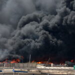 Ιράν: Απώθησε μεγάλη κυβερνοεπίθεση ενώ συνεχίζεται η πυρκαγιά στο λιμάνι