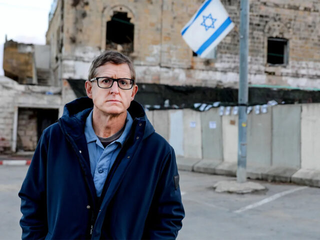 The Settlers: Στο χάος του κυνισμού, με τον φακό στον θύτη