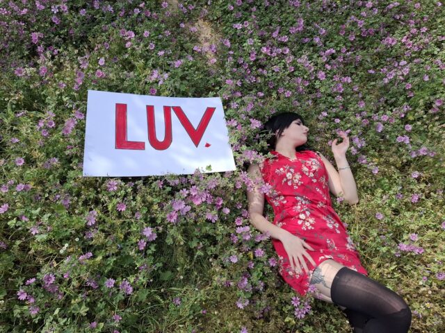 “LUV”: Οι Sugar For The Pill μας υπενθυμίζουν πως η αγάπη είναι για να τη μοιραζόμαστε