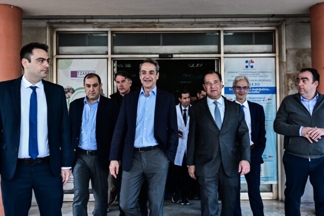 Συνάντηση Μητσοτάκη – Γεωργιάδη στο Τζάνειο Νοσοκομείο