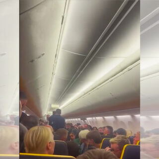 Χάος σε πτήση της Ryanair για Ρόδο – Μεθυσμένος επιβάτης ακύρωσε προσγείωση και μετά τον έδεσαν [Βίντεο]