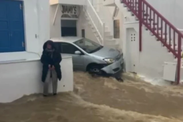 Κακοκαιρία: Πάρος, Μύκονος και Ρόδος μετρούν τις πληγές τους [ΒΙΝΤΕΟ]