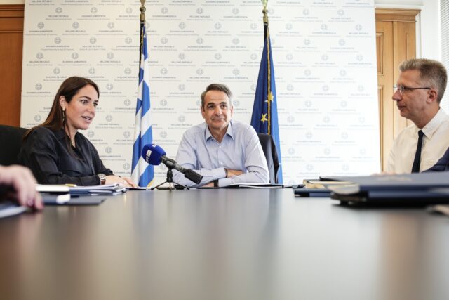 Πυρά από την αντιπολίτευση κατά της κυβέρνησης για τα μέτρα στήριξης