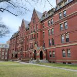 ΗΠΑ: Η κυβέρνηση Τραμπ απειλεί να απαγορεύσει στο Χάρβαρντ να δέχεται ξένους φοιτητές