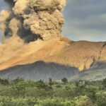 Εξερράγη το ηφαίστειο Κανλάον – Εντυπωσιακές εικόνες με την τέφρα να φτάνει τα 4 χιλιόμετρα ύψος