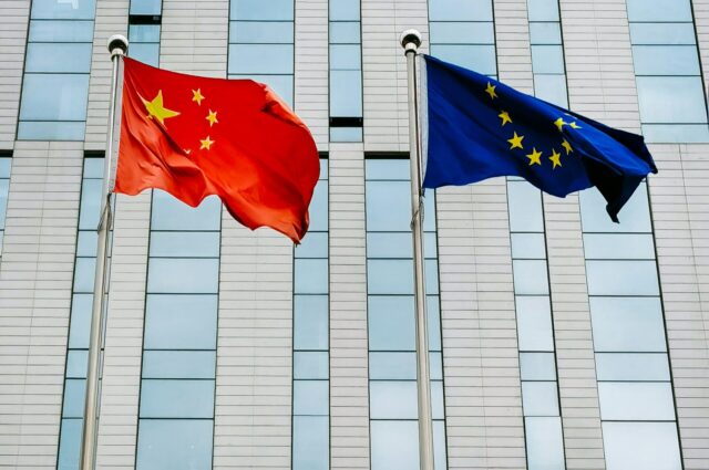 Σύνοδος Κορυφής ΕΕ – Κίνας με φόντο τον εμπορικό πόλεμο του Ντόναλντ Τραμπ