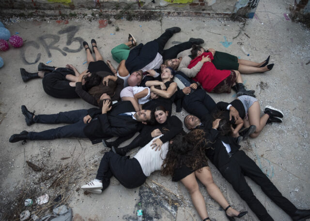 «Μαιευτήριο»: Το αιρετικό έργο του Θανάση Τριαρίδη επιστρέφει στο Θέατρο Τ