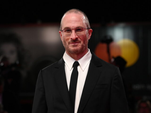 «Caught Stealing»: Πρώτο τρέιλερ για τη νέα ταινία του Ντάρεν Αρονόφσκι