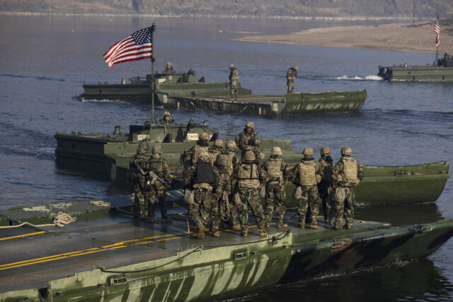 ΗΠΑ: Το Ανώτατο Δικαστήριο επέτρεψε στην κυβέρνηση Τραμπ να αποκλείει τα τρανς άτομα από τις ένοπλες δυνάμεις