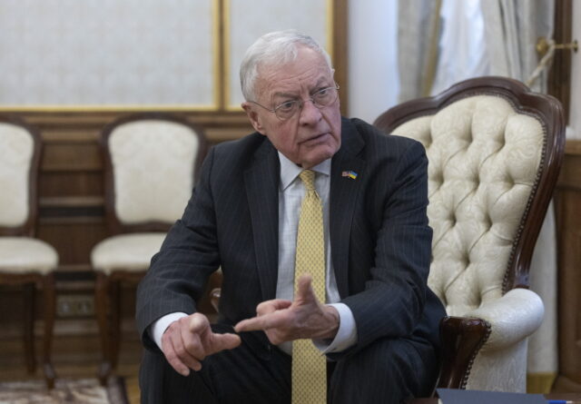 Πόλεμος στην Ουκρανία: «Δικαίως» ανησυχεί η Ρωσία για την επέκταση του ΝΑΤΟ, λέει ο απεσταλμένος των ΗΠΑ