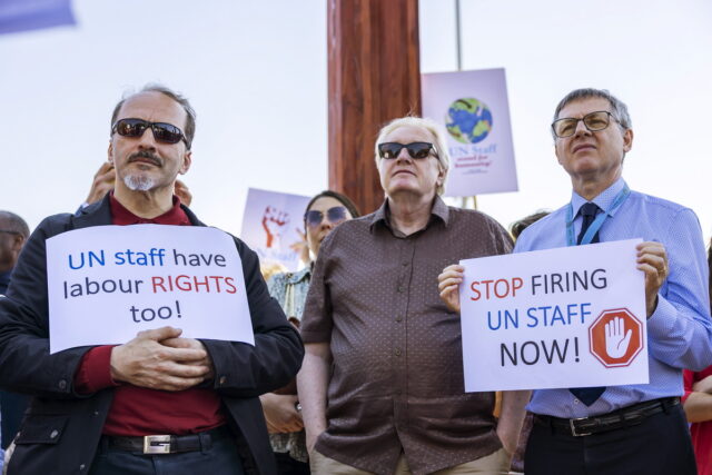 Οι εργαζόμενοι του ΟΗΕ διαδηλώνουν κατά των περικοπών και απολύσεων