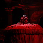 Ο Τιμ Μπάρτον υπογράφει το νέο βίντεο κλιπ της Lady Gaga για το «Wednesday»