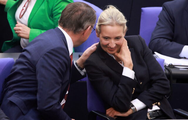 Γερμανία: «Παγώνει» η ταξινόμηση της AfD ως «εξακριβωμένα ακροδεξιάς» οργάνωσης