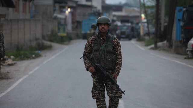 Σφοδρά πυρά πυροβολικού ανταλλάσσουν Ινδία και Πακιστάν