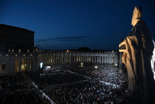 Κονκλάβιο: Άκαρπη η πρώτη ψηφοφορία για την εκλογή νέου πάπα