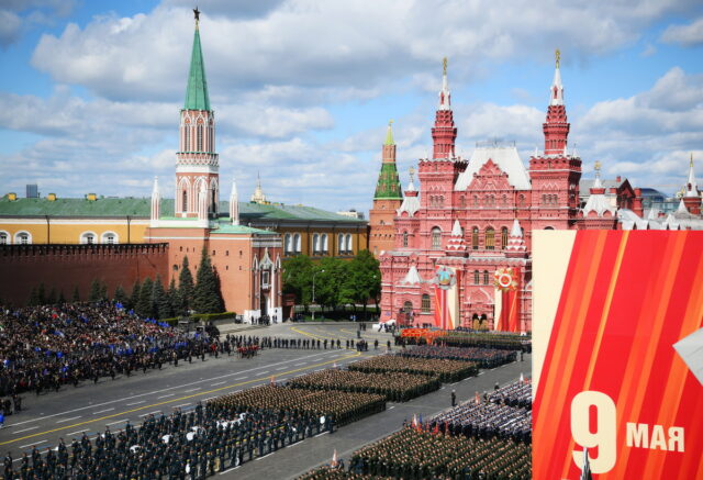 Η Ρωσία γιορτάζει με μεγαλοπρέπεια τα 80 χρόνια της νίκης επί της ναζιστικής Γερμανίας
