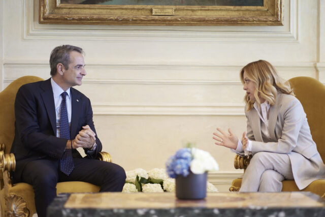 Συνάντηση Μητσοτάκη – Μελόνι: Επενδύσεις 360 εκατ. ευρώ για νέα τρένα και αμαξοστάσια