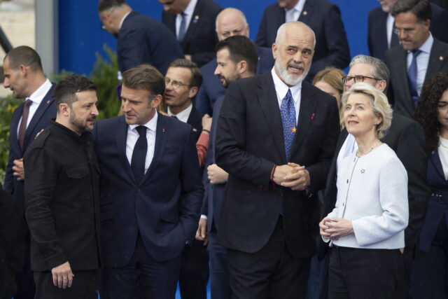 Ζελένσκι: «Προτεραιότητά μας η άνευ όρων κατάπαυση του πυρός»