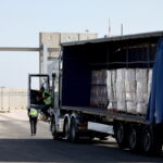 Αλεύρι και βρεφικές τροφές φθάνουν στη Γάζα – Νέα ισραηλινά πλήγματα σε νοσοκομείο