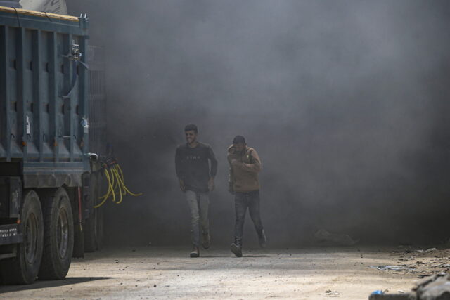 Γάζα: Παλαιστίνιοι που φύλασσαν φορτηγά με ανθρωπιστική βοήθεια σκοτώθηκαν σε ισραηλινά πλήγματα