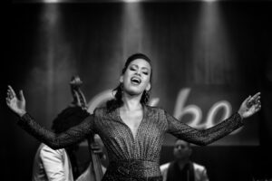 Rosanna Mailan: “Ο ήχος της Κούβας έχει μια μοναδική δύναμη, ακόμα και μέσα από τον πόνο, χορεύει”