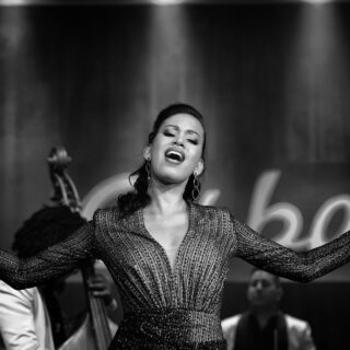 Rosanna Mailan: “Ο ήχος της Κούβας έχει μια μοναδική δύναμη, ακόμα και μέσα από τον πόνο, χορεύει”