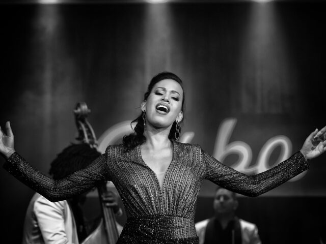 Rosanna Mailan: “Ο ήχος της Κούβας έχει μια μοναδική δύναμη, ακόμα και μέσα από τον πόνο, χορεύει”