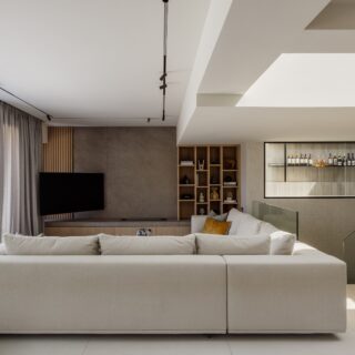 Σύνδεση με το περιβάλλον, σε μια minimal κατοικία στον Διόνυσο