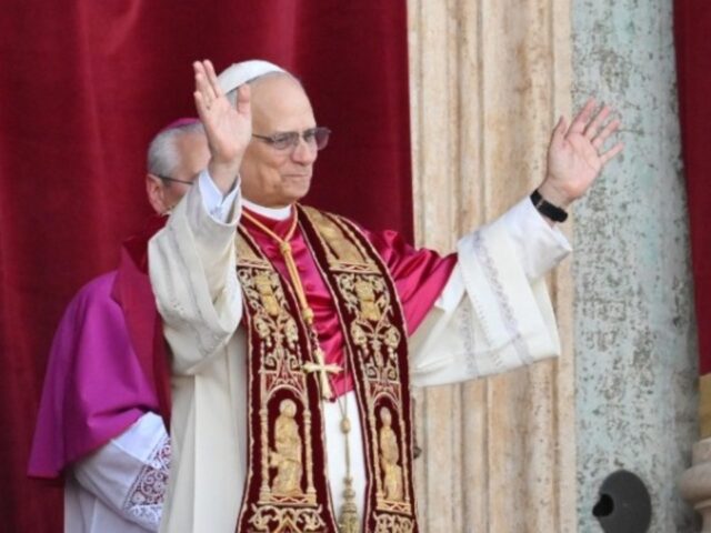 Νέος πάπας «Λέων 14ος» ο Αμερικανός Ρόμπερτ Φράνσις Πρέβοστ