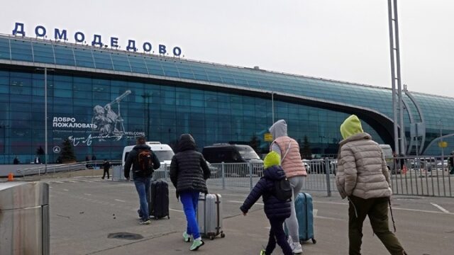 Ουκρανικά drones παρέλυσαν τα αεροδρόμια της Μόσχας